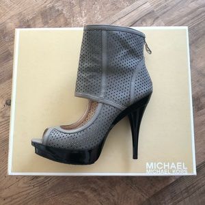 Michael Kors CLARE bootie size 9